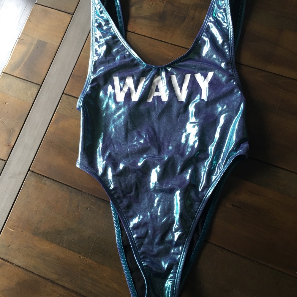 Metallic blue Wavy graphic suit NWOT - Picture 4 of 5